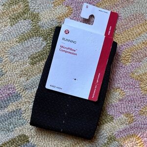 Lululemon NWT MicroPillow Compression Knee High Socks Small